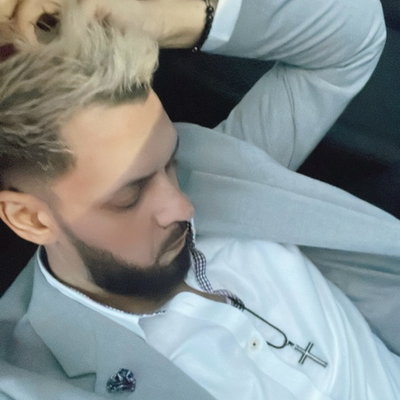 Meet your Posher, Andrew - Picture 1 of 1